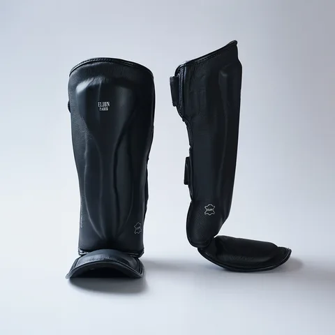 Protège-tibias et pieds Elion, cuir noir mat